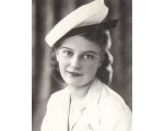 Lucyna Jóźwiak w wieku lat 14, córka Piotra i Marii Górskiej, później żona Jarosława Deutschmana (Warszawa 1940)